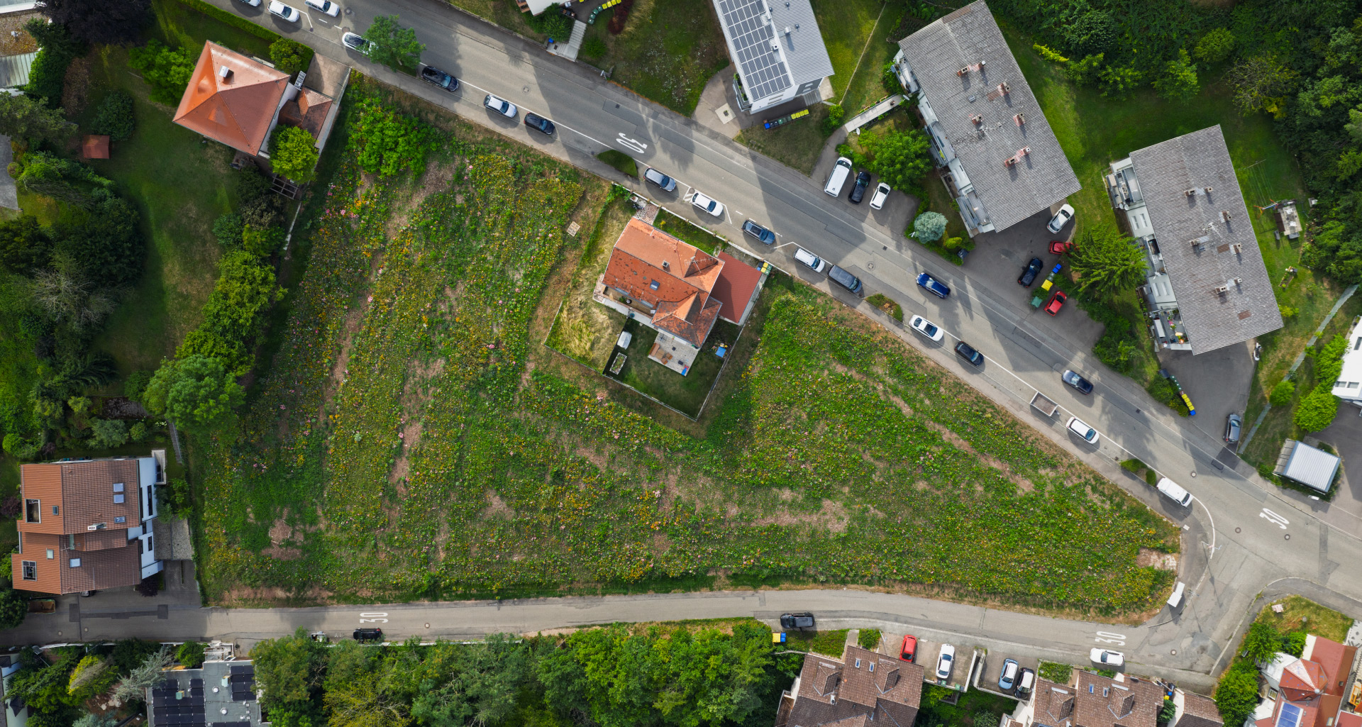 Luftbild eines Wohngebiets mit Häusern in Birkenfeld